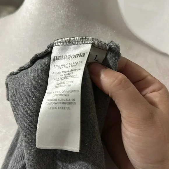 large Patagonia mountain graphic tshirt - Picture 4 of 4